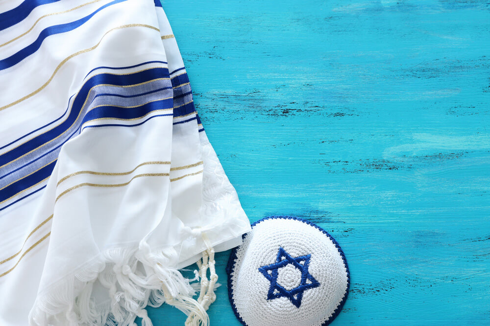 Bar Mitzvah Party Favors and Keepsakes: Unique Gifts for Your Guests